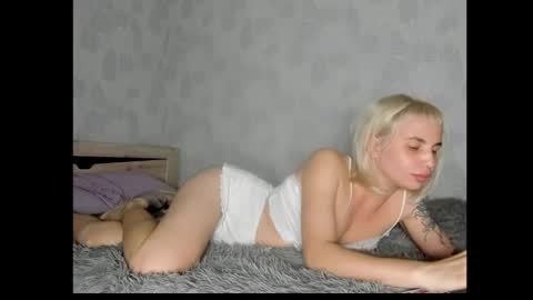 Snapshot of bellaseein chatting on 10.05.25 Bella Seen online show from 10.05.25