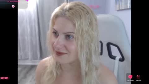 Snapshot of bellastar84 chatting on 09.10.25 Starr40 online show from 09.10.25