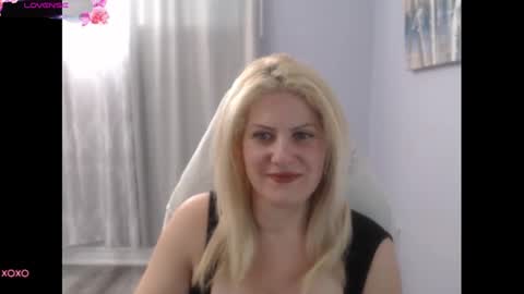 Snapshot of bellastar84 chatting on 09.17.25 Starr40 online show from 09.17.25