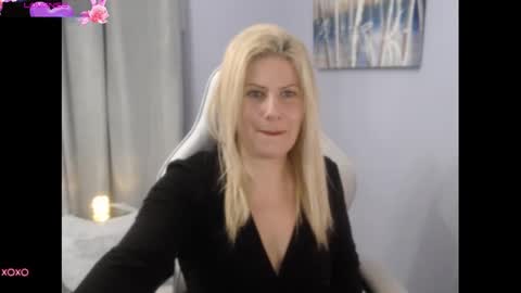 Snapshot of bellastar84 chatting on 09.22.25 Starr40 online show from 09.22.25