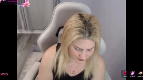 Snapshot of bellastar84 chatting on 10.14.25 Starr40 online show from 10.14.25