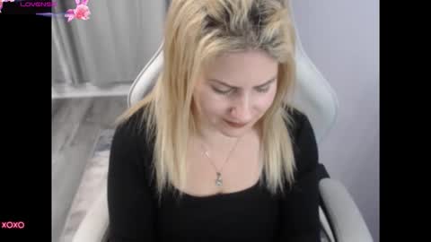 Snapshot of bellastar84 chatting on 10.17.25 Starr40 online show from 10.17.25