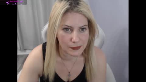 Snapshot of bellastar84 chatting on 10.25.25 Starr40 online show from 10.25.25