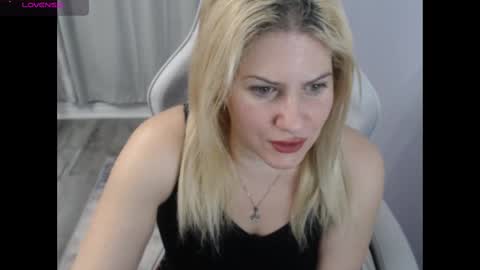 Snapshot of bellastar84 chatting on 10.26.25 Starr40 online show from 10.26.25