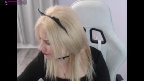 Snapshot of bellastar84 chatting on 10.28.25 Starr40 online show from 10.28.25