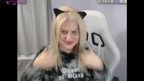 Snapshot of bellastar84 chatting on 10.29.25 Starr40 online show from 10.29.25