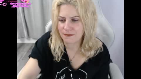 Snapshot of bellastar84 chatting on 11.25.25 Starr40 online show from 11.25.25