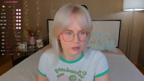 Bella online show from 11.25.25