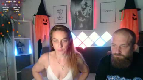 Snapshot of bellaxundxuwe chatting on 10.15.25 Bella und Uwe online show from 10.15.25