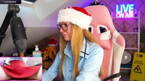 Snapshot of belle_alice chatting on 12.23.24 Alice online show from 12.23.24