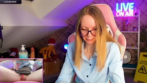 Snapshot of belle_alice chatting on 01.29.25 Alice online show from 01.29.25