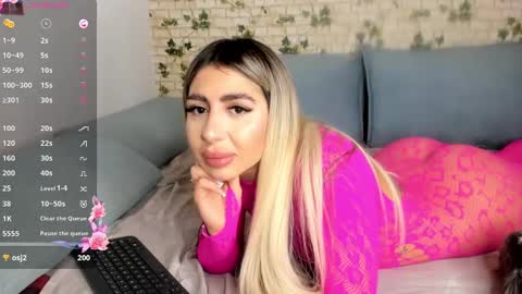 LucyJelly online show from 12.07.24