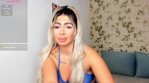 LucyJelly online show from 01.04.25