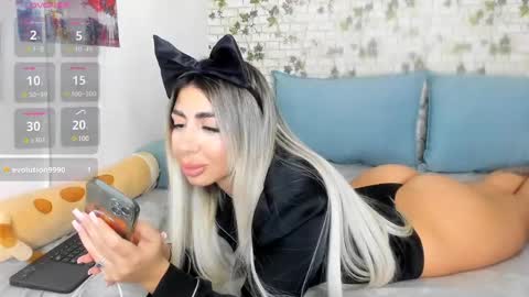 LucyJelly online show from 01.06.25