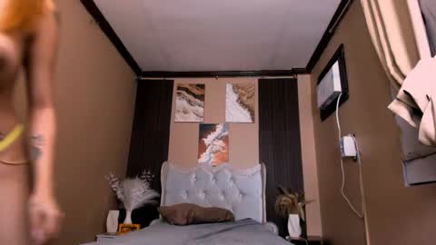 bellecollins online show from 12.18.25