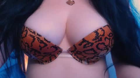 Hello I am kind friendly and cute girl online show from 01.11.25