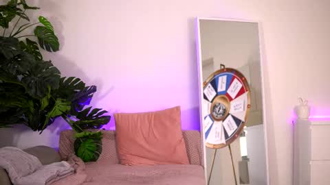 Snapshot of belleskye chatting on 02.25.26 Belle online show from 02.25.26