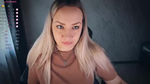 Snapshot of bellezza_ chatting on 05.15.26 Your Annabelle Wolf online show from 05.15.26