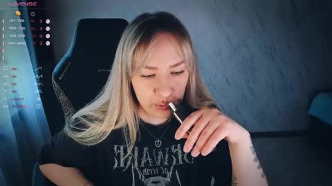 Snapshot of bellezza_ chatting on 05.22.26 Your Annabelle Wolf online show from 05.22.26