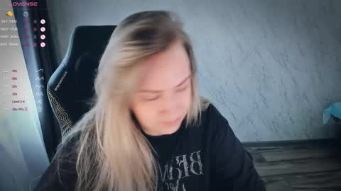 Snapshot of bellezza_ chatting on 05.26.26 Your Annabelle Wolf online show from 05.26.26
