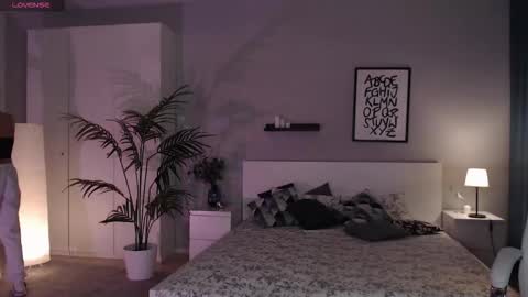 Bella online show from 10.19.25