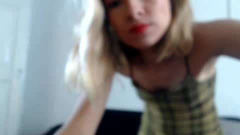 Snapshot of bells_beast chatting on 05.12.26 sophie online show from 05.12.26