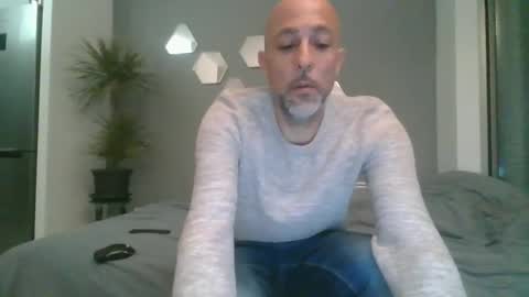 Snapshot of benbare13 chatting on 02.20.25 benbare13 online show from 02.20.25