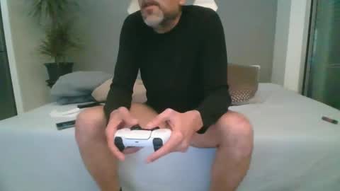 Snapshot of benbare13 chatting on 02.26.25 benbare13 online show from 02.26.25