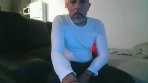 Snapshot of benbare13 chatting on 10.27.25 benbare13 online show from 10.27.25