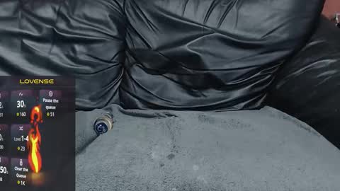 Snapshot of bencrow chatting on 10.17.25 Bencrow online show from 10.17.25