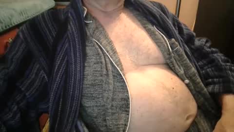 Snapshot of bendrinkin chatting on 05.25.26 bendrinkin online show from 05.25.26