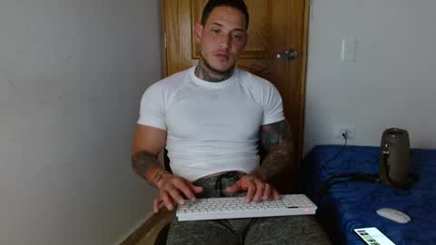 Snapshot of benjamin_isaac chatting on 01.04.25 benjamin_isaac online show from 01.04.25