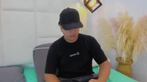Snapshot of bennett_alejoo chatting on 09.22.25 bennett_alejoo online show from 09.22.25