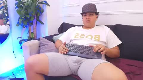Snapshot of bennett_alejoo chatting on 10.14.25 bennett_alejoo online show from 10.14.25