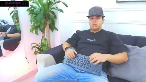 Snapshot of bennett_alejoo chatting on 10.22.25 bennett_alejoo online show from 10.22.25
