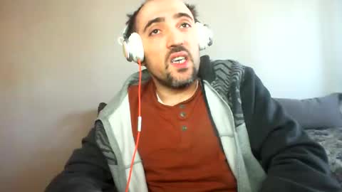 Snapshot of bentish chatting on 12.02.24 bentish online show from 12.02.24