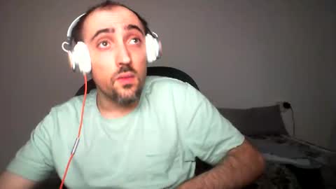 Snapshot of bentish chatting on 12.08.24 bentish online show from 12.08.24