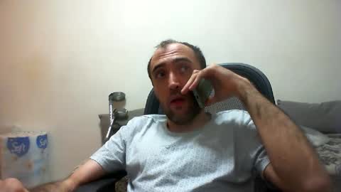 Snapshot of bentish chatting on 12.12.24 bentish online show from 12.12.24