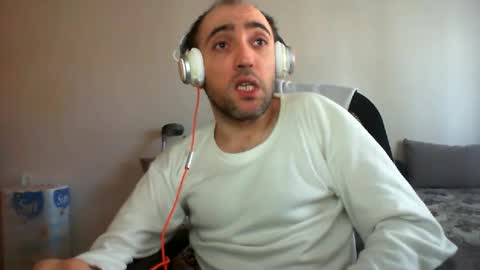 Snapshot of bentish chatting on 12.13.24 bentish online show from 12.13.24