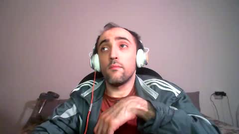 Snapshot of bentish chatting on 12.16.24 bentish online show from 12.16.24