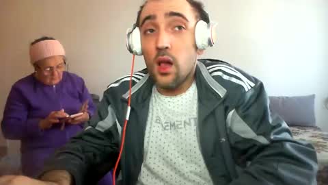 Snapshot of bentish chatting on 12.17.24 bentish online show from 12.17.24