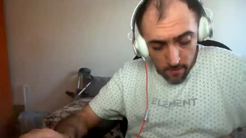 Snapshot of bentish chatting on 12.17.24 bentish online show from 12.17.24