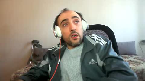 Snapshot of bentish chatting on 12.19.24 bentish online show from 12.19.24