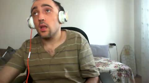 Snapshot of bentish chatting on 12.21.24 bentish online show from 12.21.24