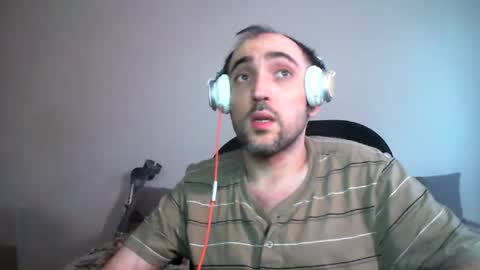 Snapshot of bentish chatting on 12.25.24 bentish online show from 12.25.24