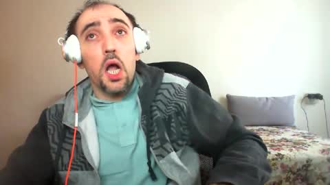 Snapshot of bentish chatting on 12.27.24 bentish online show from 12.27.24