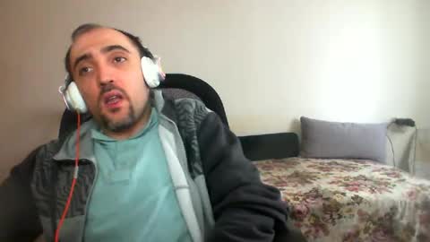 Snapshot of bentish chatting on 12.29.24 bentish online show from 12.29.24