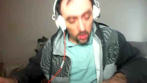 Snapshot of bentish chatting on 12.29.24 bentish online show from 12.29.24