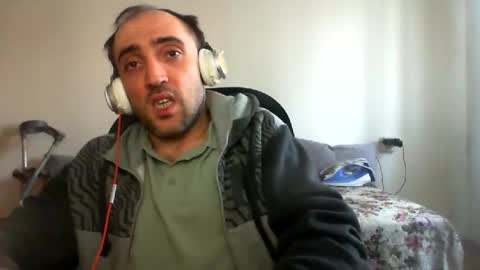 Snapshot of bentish chatting on 01.01.25 bentish online show from 01.01.25