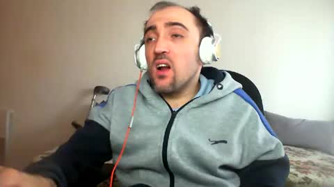 Snapshot of bentish chatting on 01.04.25 bentish online show from 01.04.25